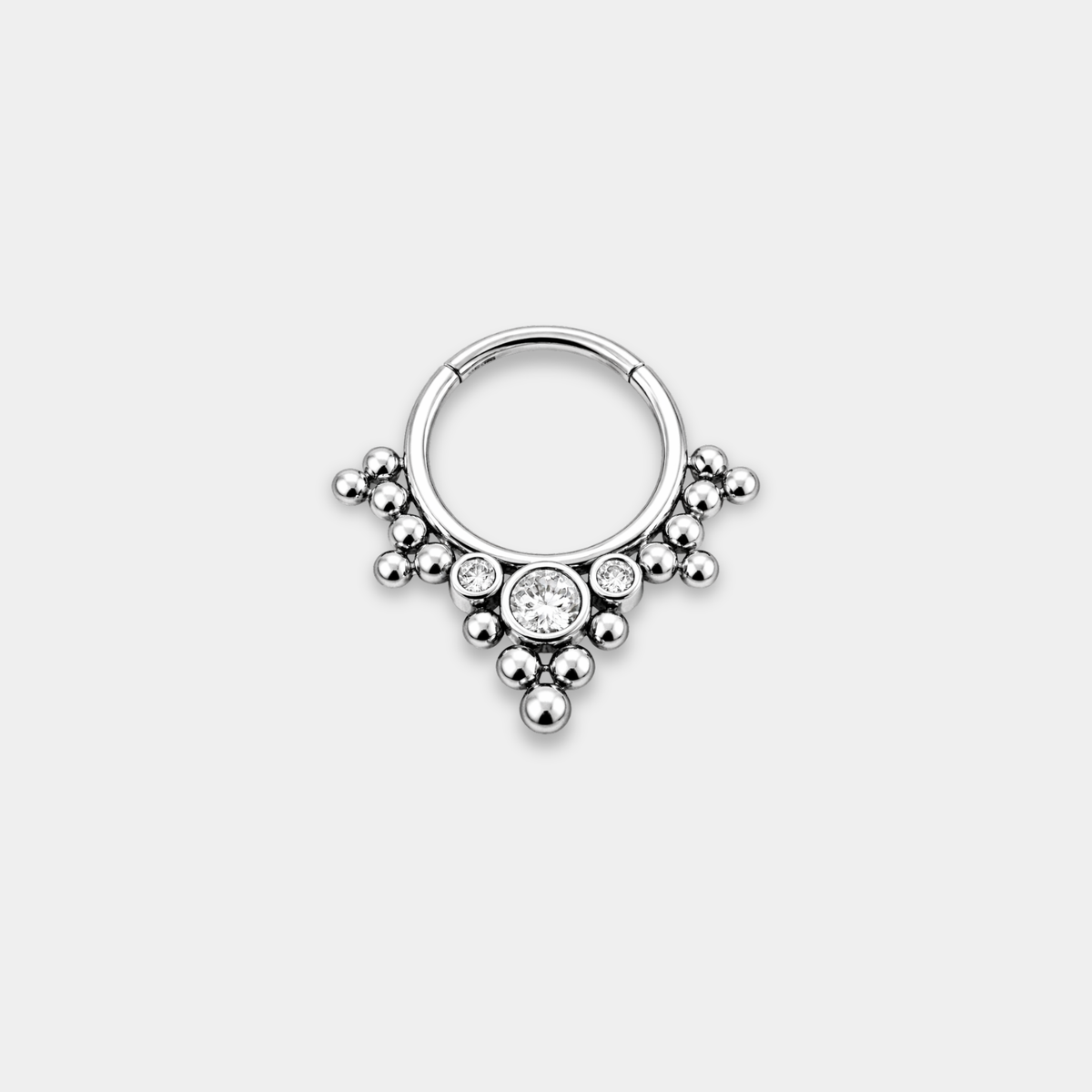 Anneau piercing Airi en titane avec zircon, vu de face