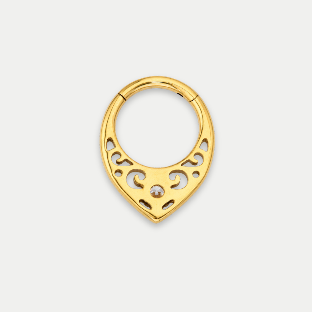 Anneau piercing Ajour en titane gold, motif ajouré, vu de dos