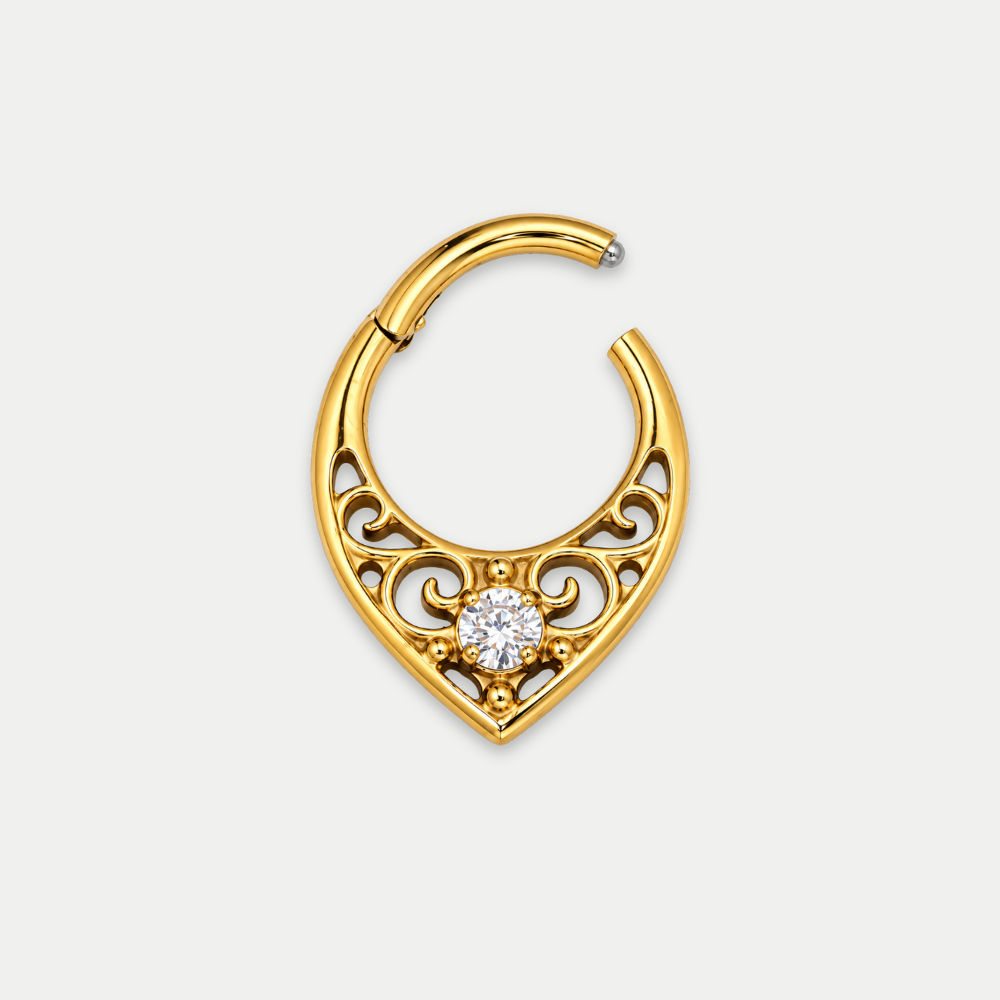 Anneau piercing Ajour en titane gold, motif ajouré et zircon central, zircon blanc, ouvert, fermeture à clip