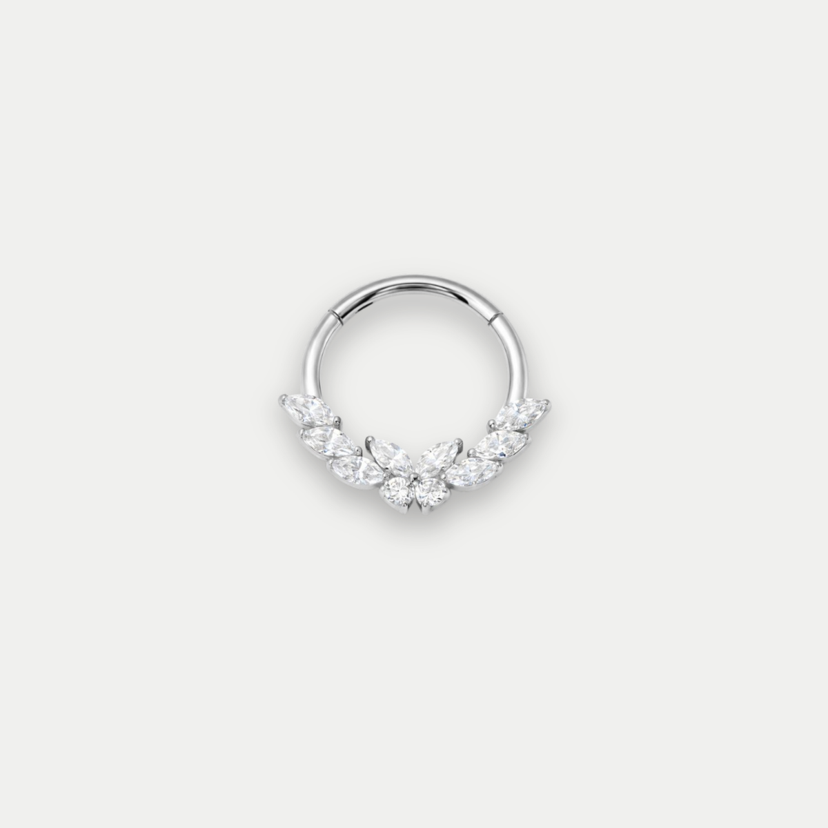 Anneau piercing Elva en titane avec zircon, vu de face