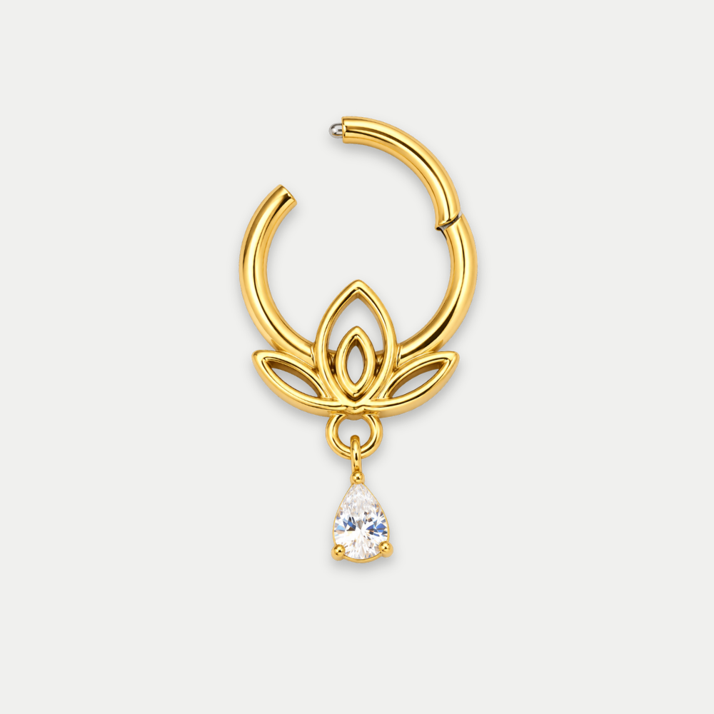 Anneau piercing Flora en titane gold, motif floral et zircon en goutte suspendu, zircon blanc, ouvert, fermeture à clip