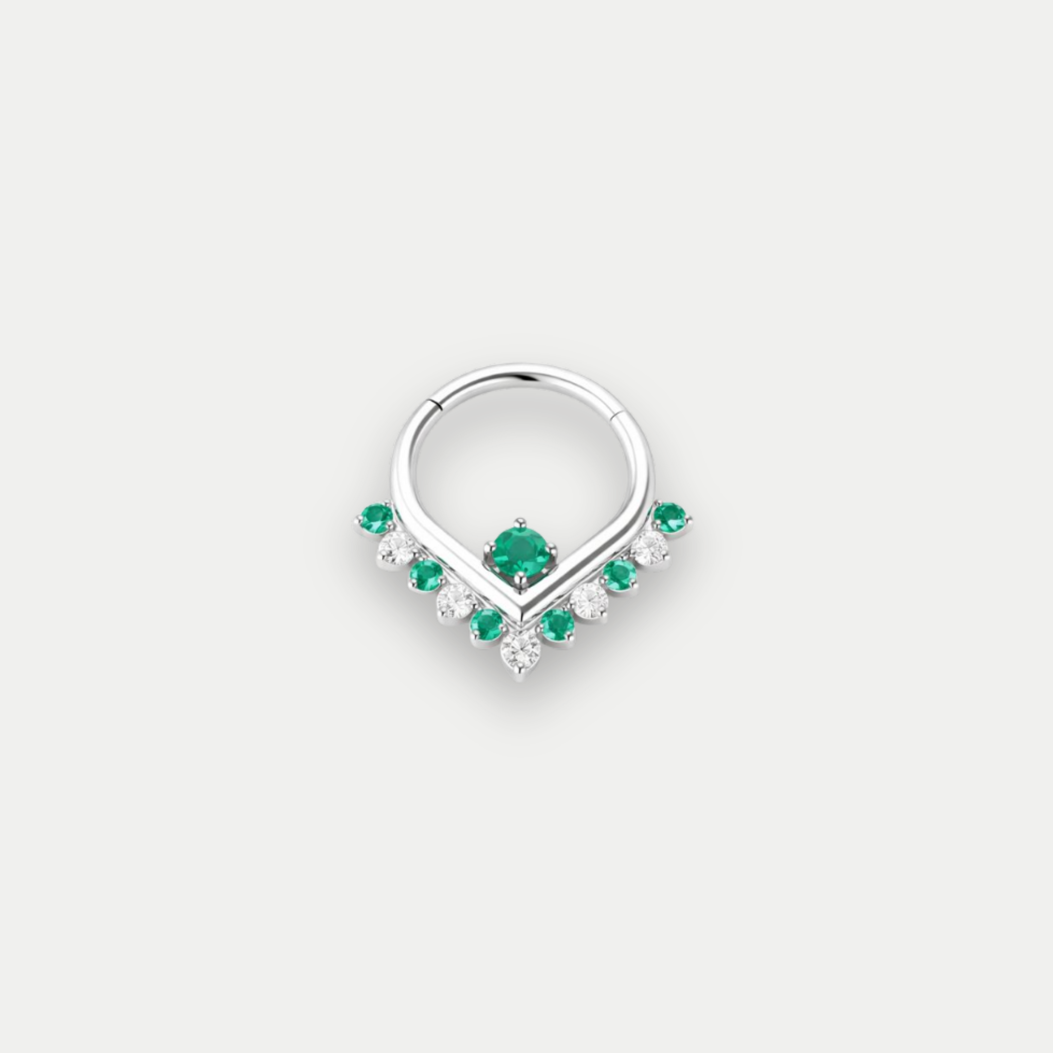 Anneau piercing Mena en titane ASTM F136 avec zircons verts et blancs motif V