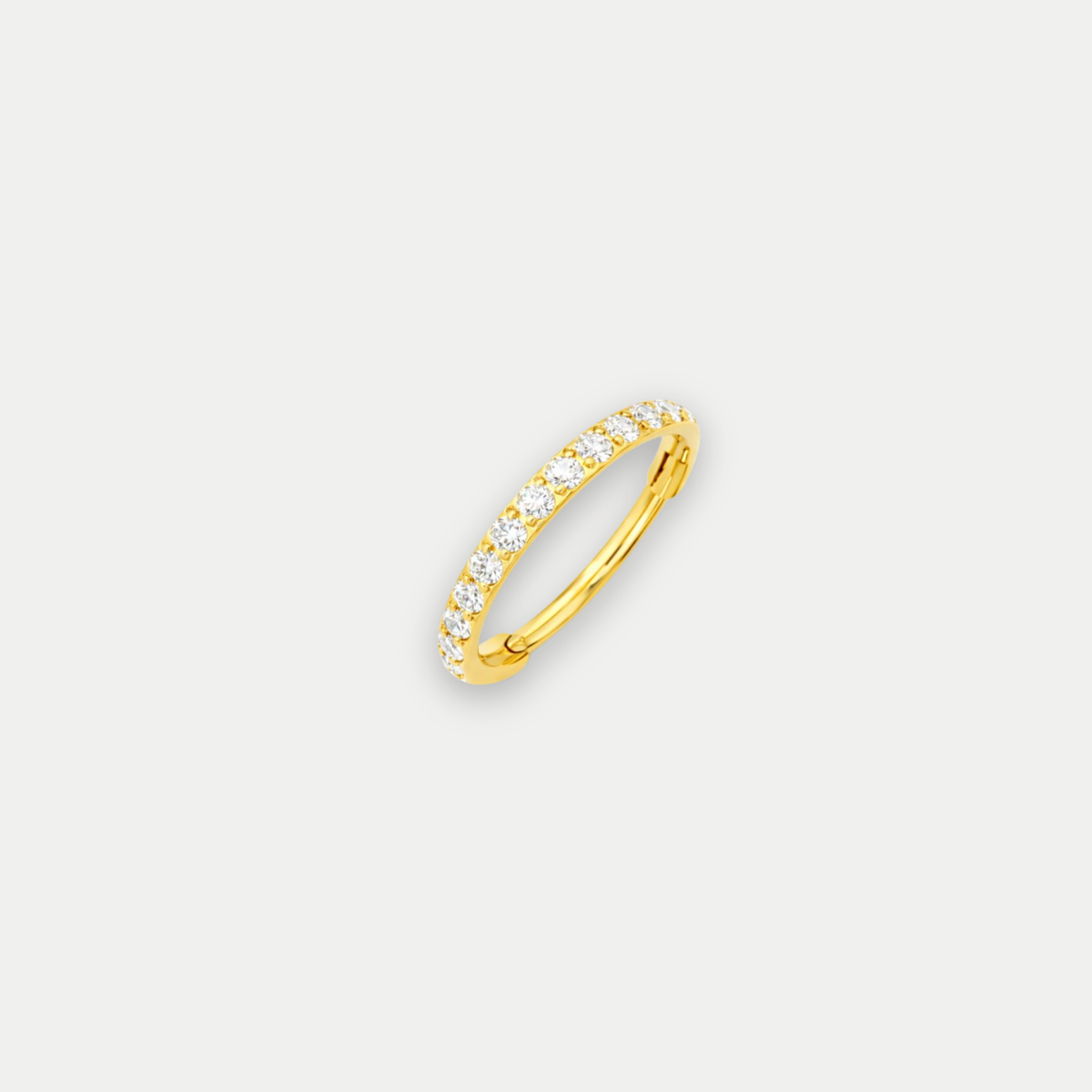 Anneau piercing Minae en titane gold avec zircon, vu de face