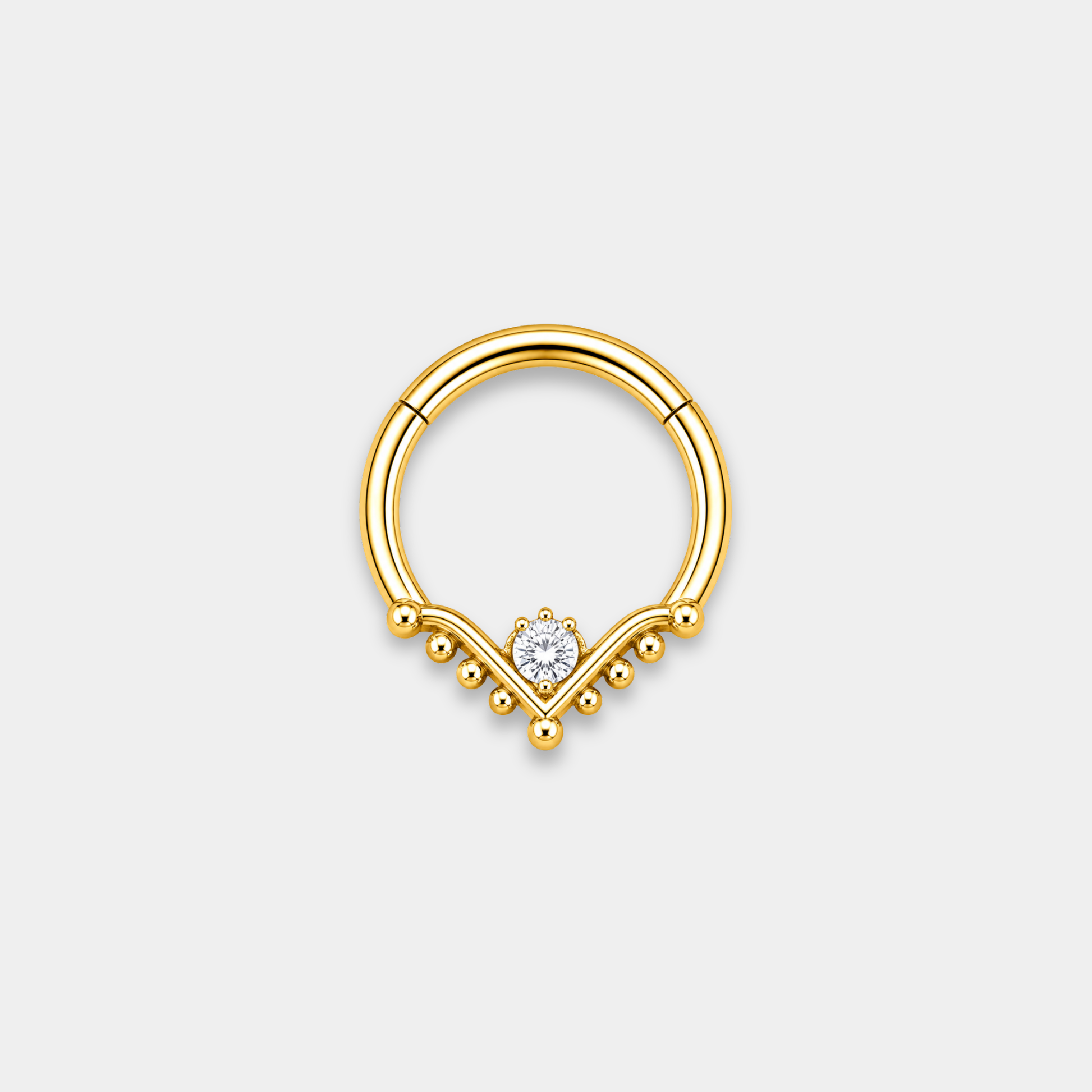 Anneau piercing Raya en titane gold avec zircon central serti et détails perlés en forme de V de face