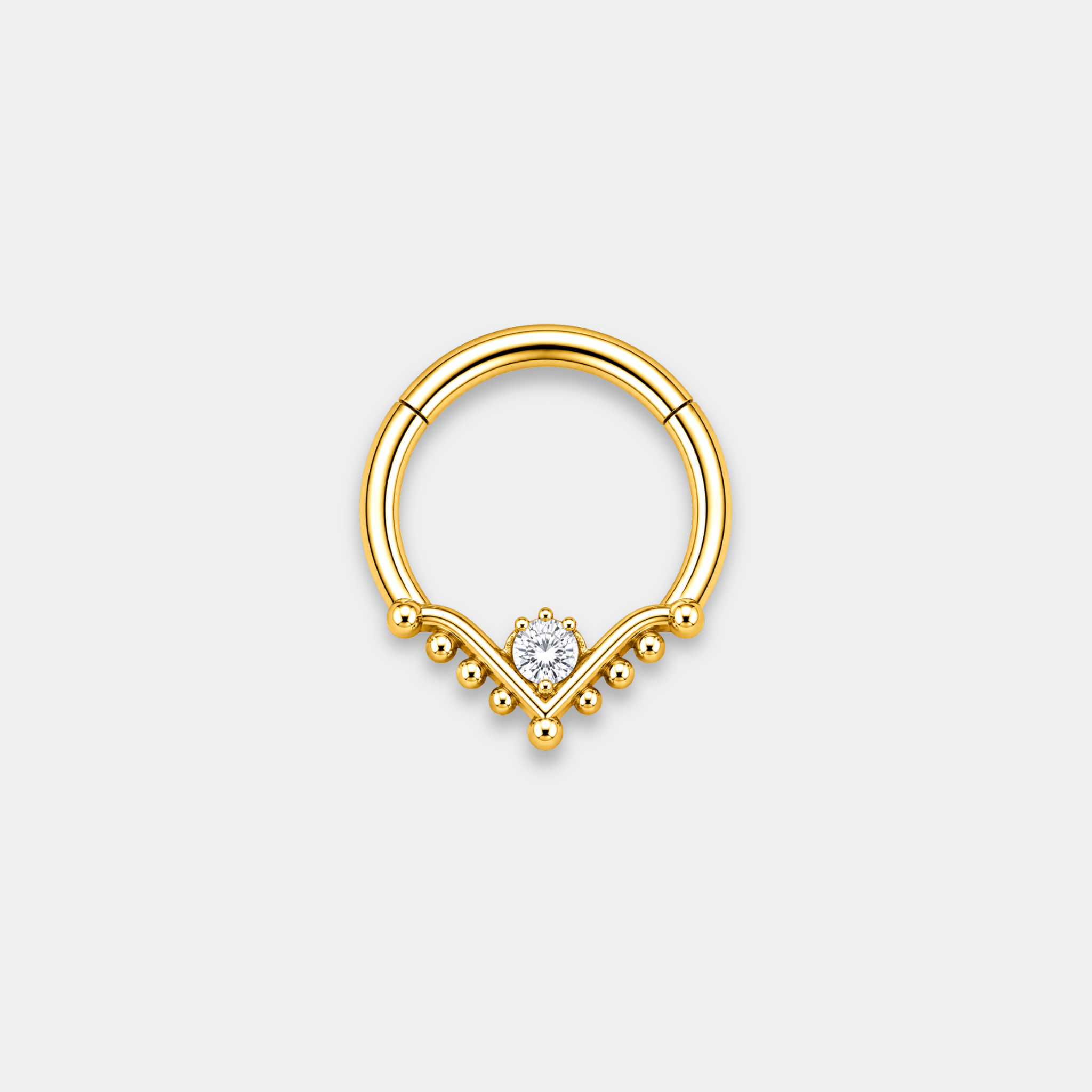 Anneau piercing Raya en titane gold avec zircon central serti et détails perlés en forme de V de face