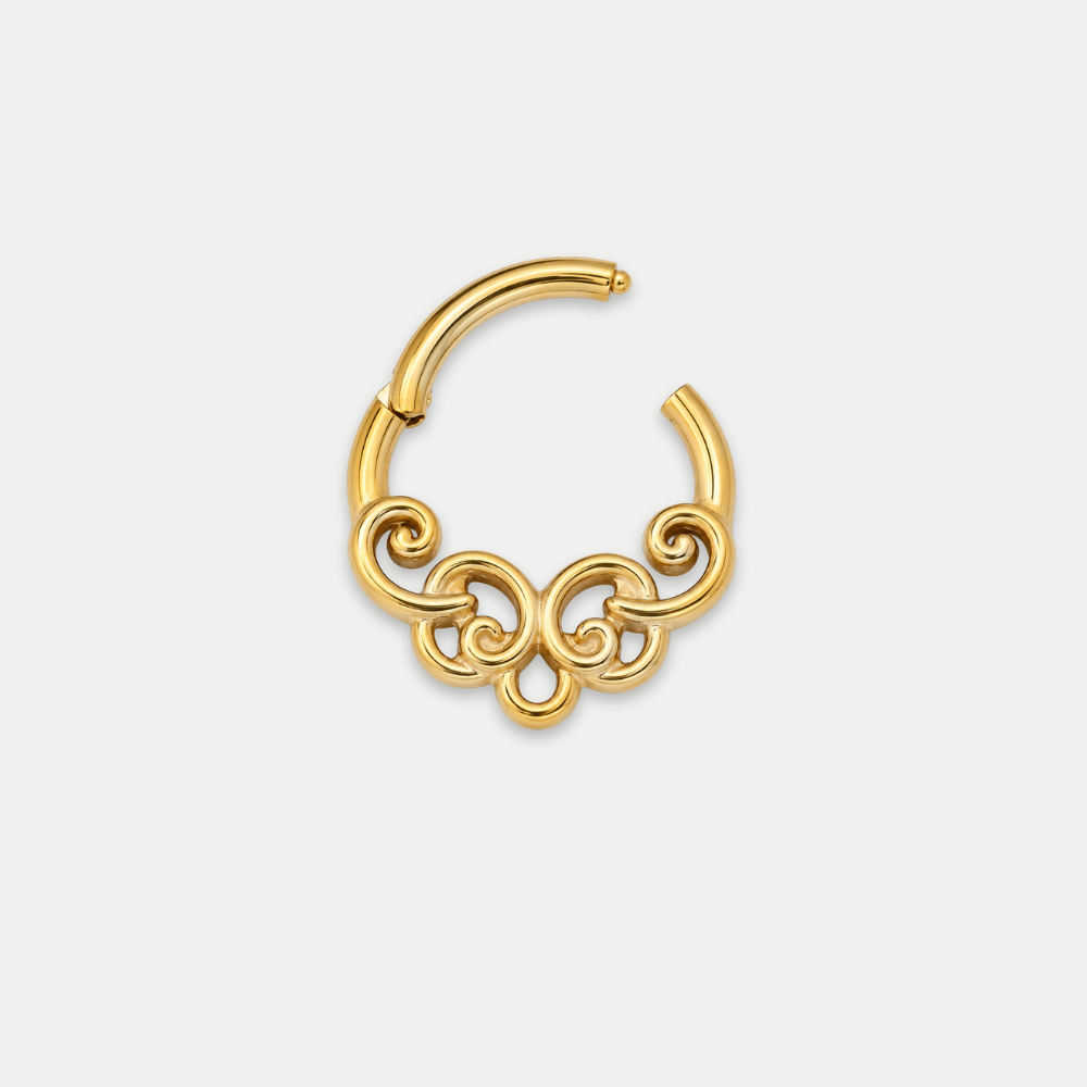 Anneau piercing Spira en titane gold, motif de volutes entrelacées, ouvert, fermeture à clip