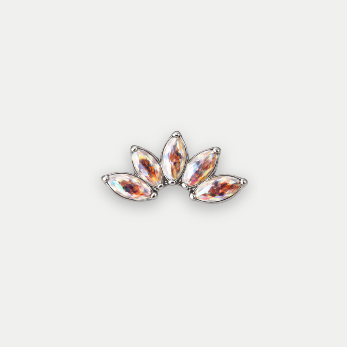 Embout piercing Kara en titane avec zircon multicolore blanc, vu de face
