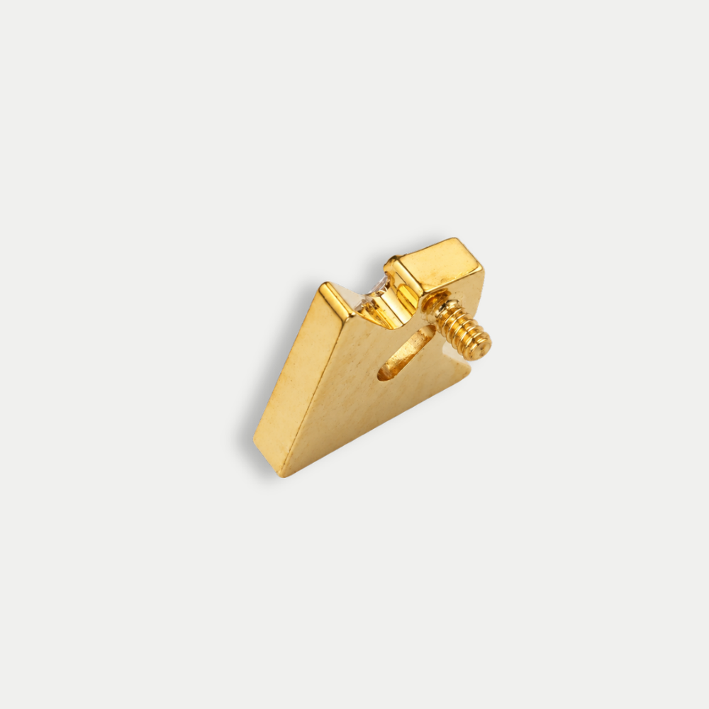 Embout piercing Trias en titane gold, zircon rectangle et petits zircons en forme triangulaire, vu de côté avec filetage